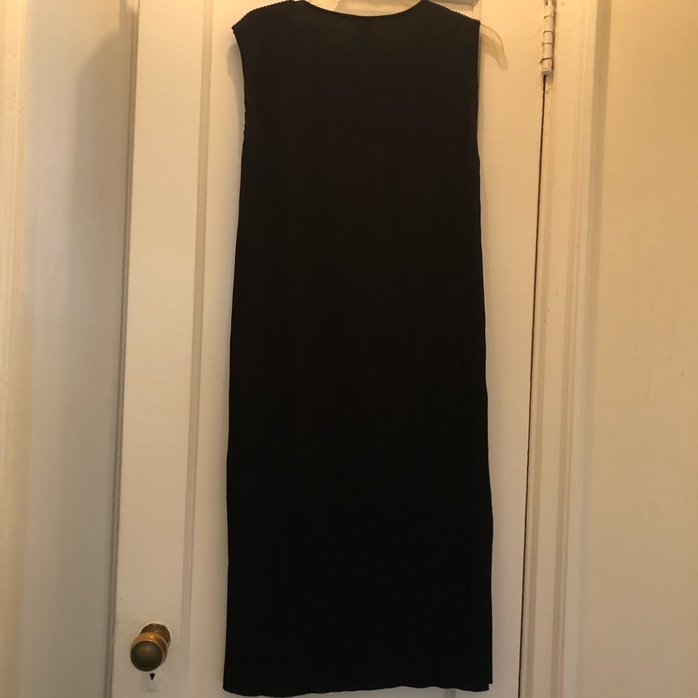 Black v-neck pleated dress with side slits